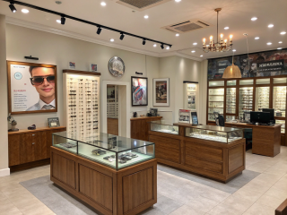 Arredamento negozio di ottica: funzionalità e comfort visivo